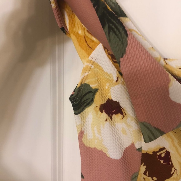 Off shoulder flower dress - Picture 2 of 3